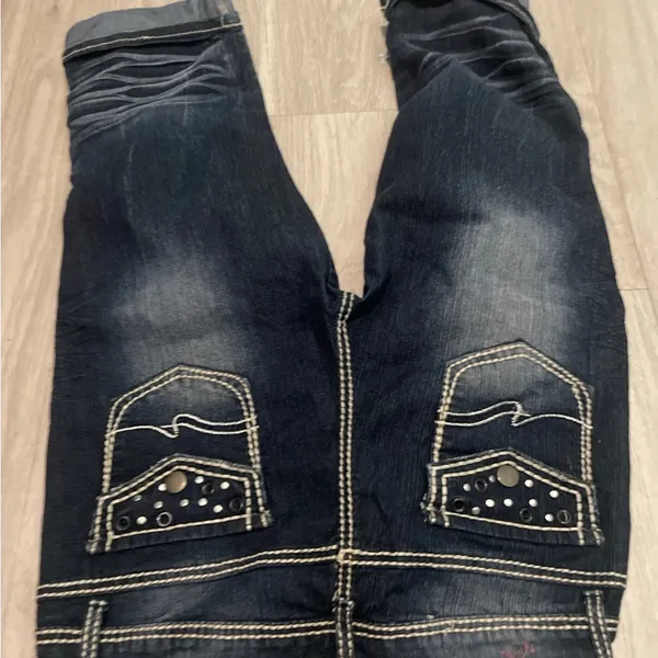Y2K Dark Wash Embroidered Stitch Capri Jeans - Image 2