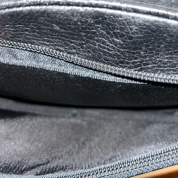Hunting World Black Leather Crossbody Bag - Image 10