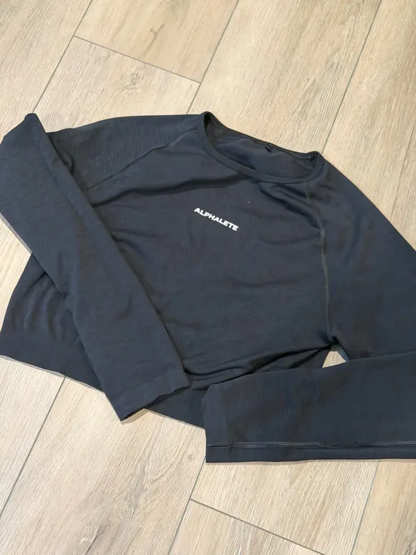 Alphalete Seamless Long Sleeve Crop Top - Image 2