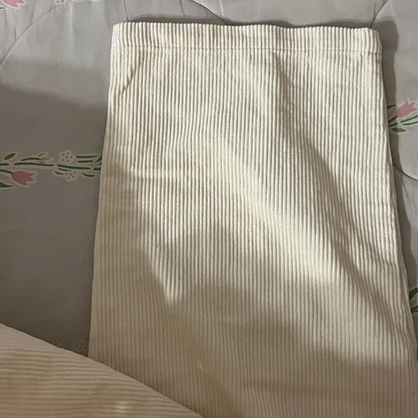 Cream high-waisted corduroy straight leg pants. - Image 5