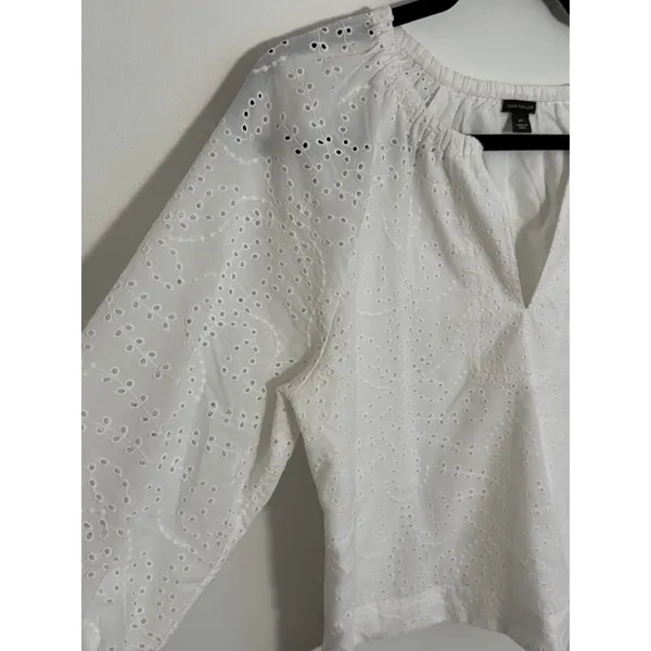 Ann Taylor Petite Eyelet Vneck long sleeve blouse size MP - Image 3