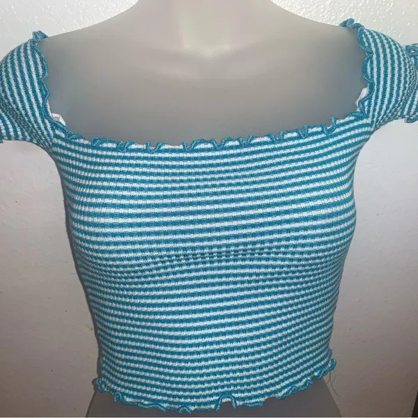 Debut off the shoulder crop top - Image 5