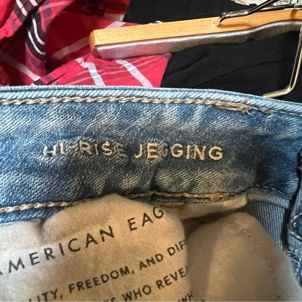 American Eagle Women's Size 16‎ Short Hi-Rise Jegging Light Wash Destroyed High - Image 14