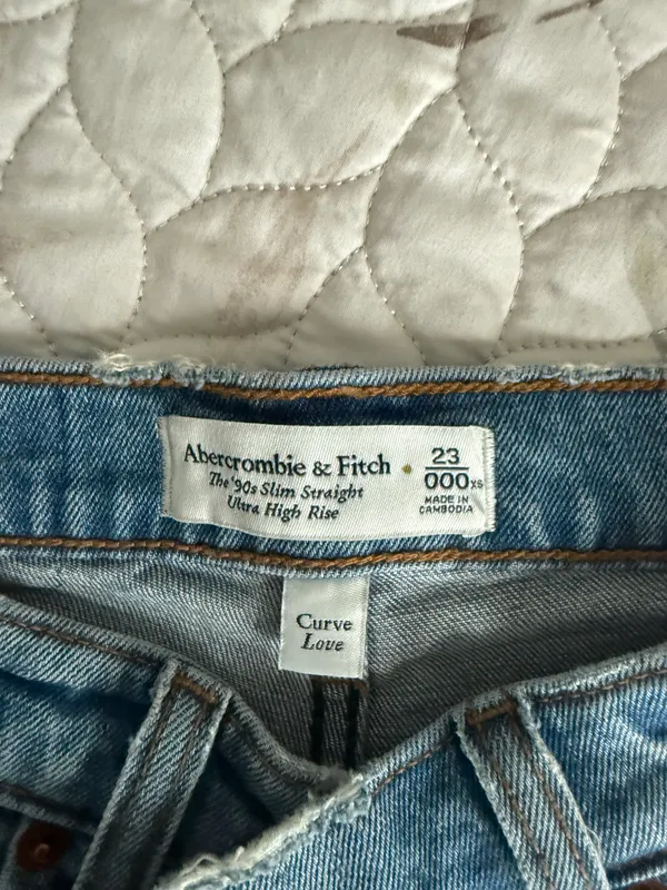 NWOT Abercrombie 90’s Slim Straight Jeans Curve Love 000xs - Image 2