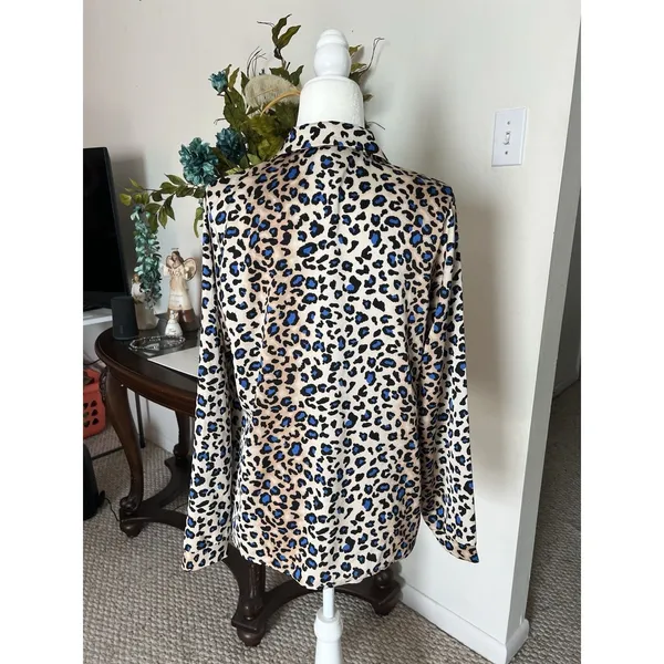 Hesed Women Leopard Print Collared Button - Image 5