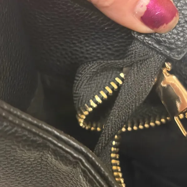 Elegant Black Shoulder Bag for Women - Image 11