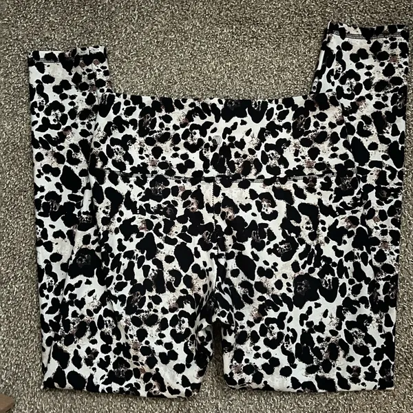 Balance Collection aka Marika High Rise Tummy Control Legging Sz L Leopard Print - Image 9