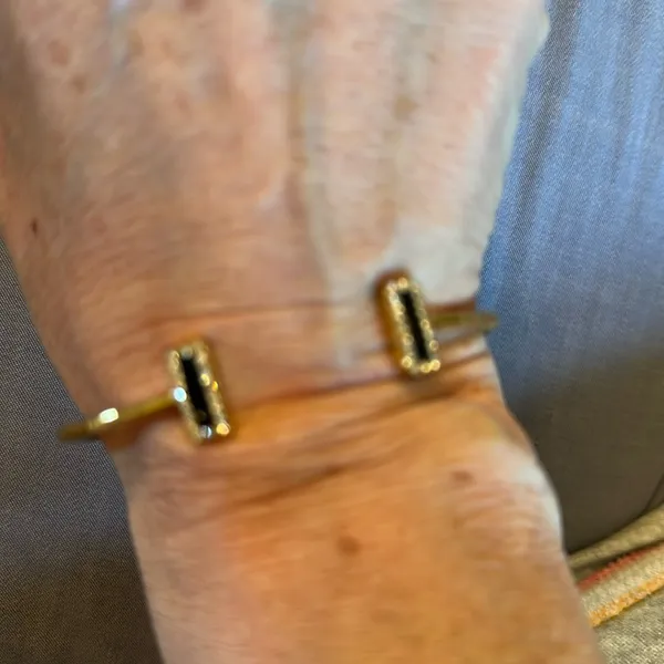 Kate Spade nwt bracelet gold tone hinged black “raising the bar” $78 - Image 3