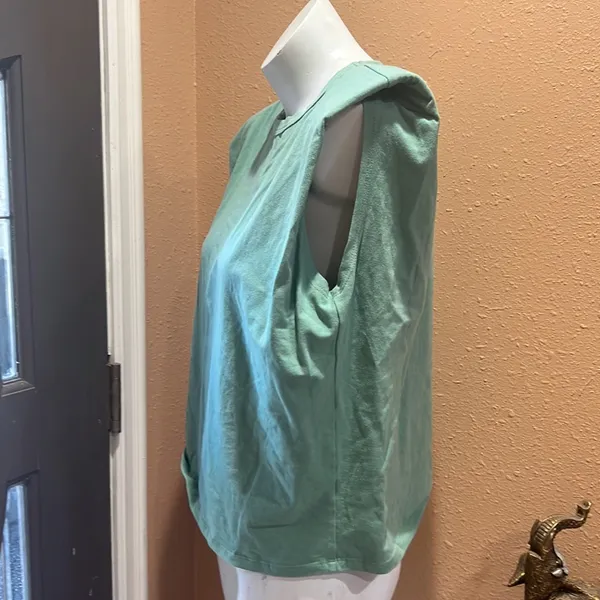 Miss Lola Amiable green padded shoulder sleeveless T-shirt - Image 3