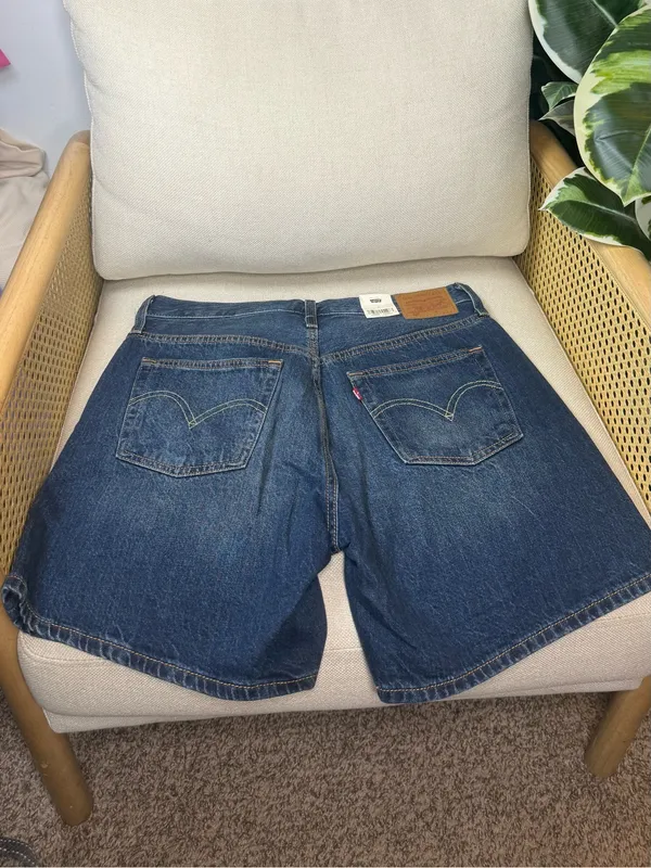 NWT Levi's 501 Mid Thigh Shorts Size 30 - Image 4