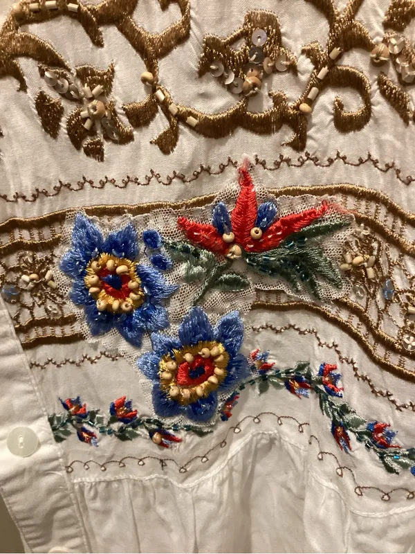 Embroidered White Button-Up Blouse with Floral Accents - Image 2