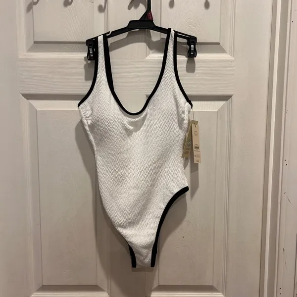 No Boundaries‎ Womens Medium White Textured High Leg One Piece Swimsuit NWT - Image 2
