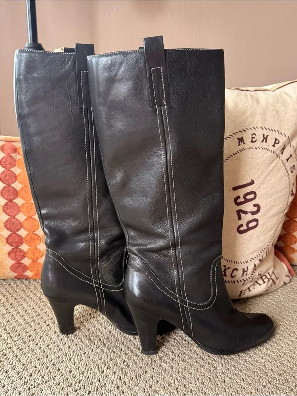 Circa Joan David Tall Black Leather Heeled Boots with Contrast Stitch Size 7 - Image 4