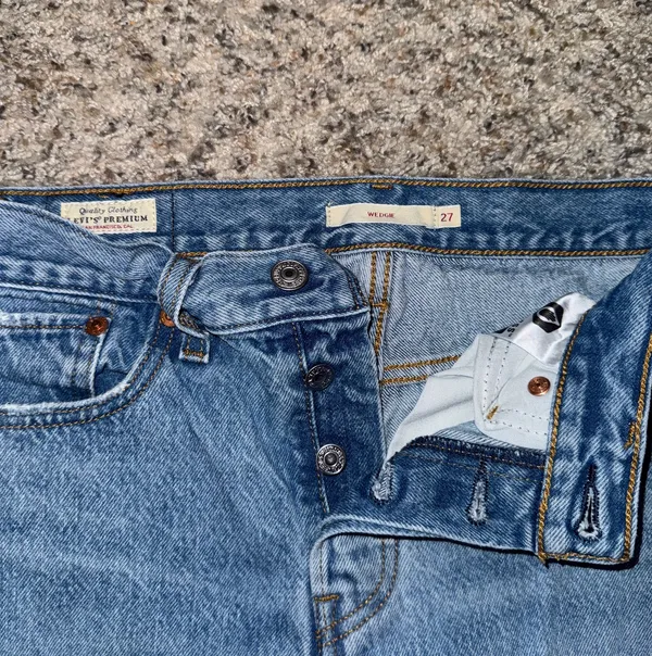 Levi’s Ripped Wedgie Jeans - Image 3