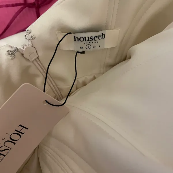 House Of CB NWT AISHA IVORY SATIN STRAPLESS DRESS - Image 8