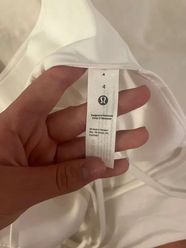 Lululemon NWT  white like a cloud bra size 4 - Image 6