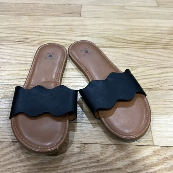 Shade & Shore Black Slide On Sandals Women's Size 7 - Image 2