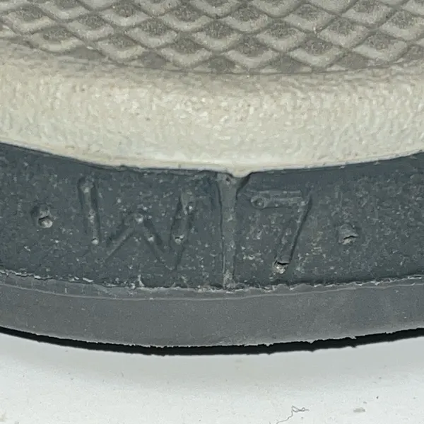 Chacos WOMENS size 7 pink and grey - Image 4