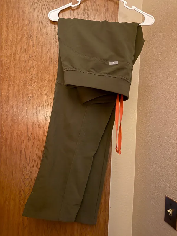 FIGS Scrubs - Image 3