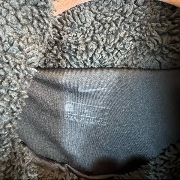 ✨‎ Nike Women’s Black Sherpa Fleece Mock Neck Sweatshirt Medium - Image 3