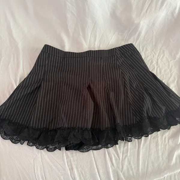 NWT new delia's pinstripe lace mini skirt size large - Image 3