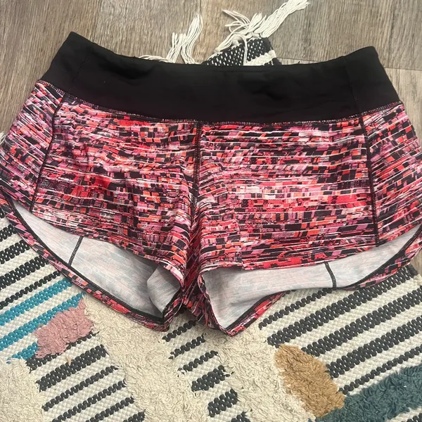 Lululemon speed short in size‎ 4 - Image 2