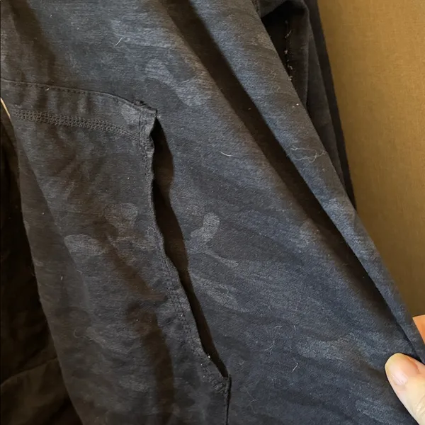 FINAL MARKDOWN Black Camo Zip-Up Hoodie xl - Image 2