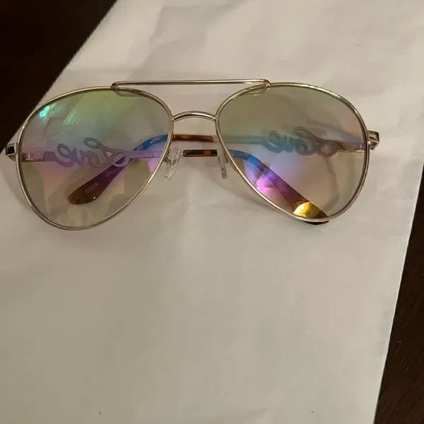 NWOT LOVE aviator sunnies so cute and stylish they add flare to any outfit - Image 10