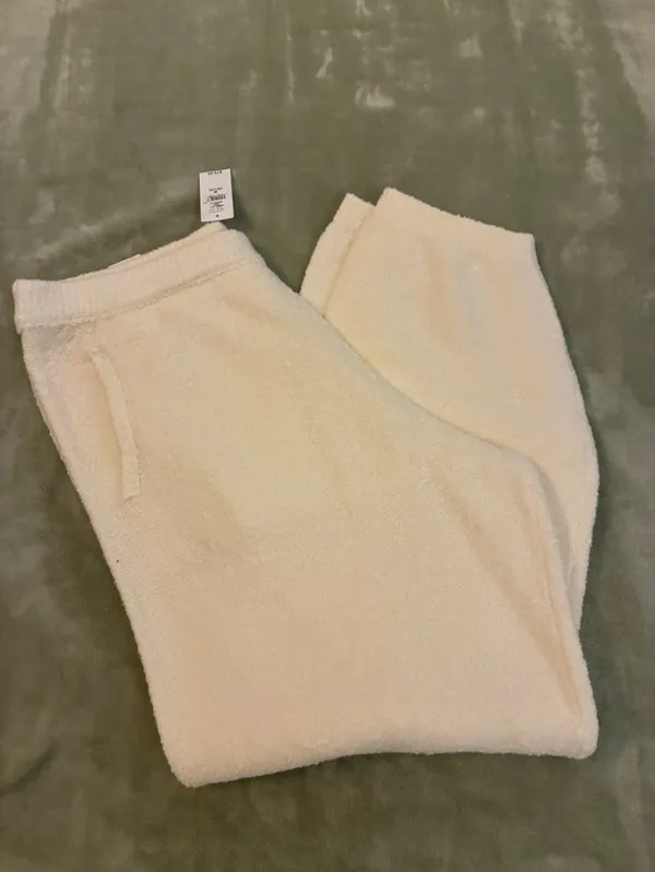 Women’s Gap Brand Cozy Cream Plush Jogger Pants with Pockets Size Medium Petite - Image 7