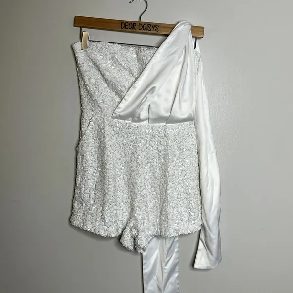 Bella & Bloom Sequin Satin Shoulder Tie Romper White Size M - Image 4