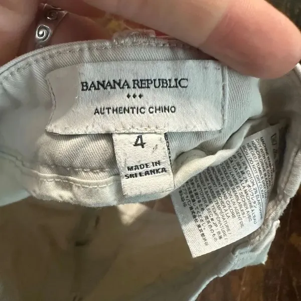 Banana Republic chino flat front traveler size 4 shorts - Image 3