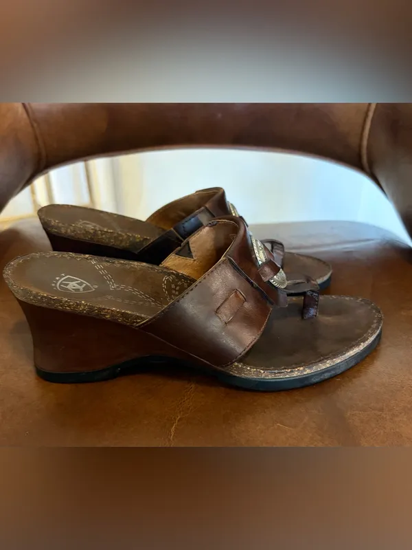 Ariat Flare T-Strap Wedge Leather Sandals Brown Womens size 6.5 Suede Footbeds - Image 2