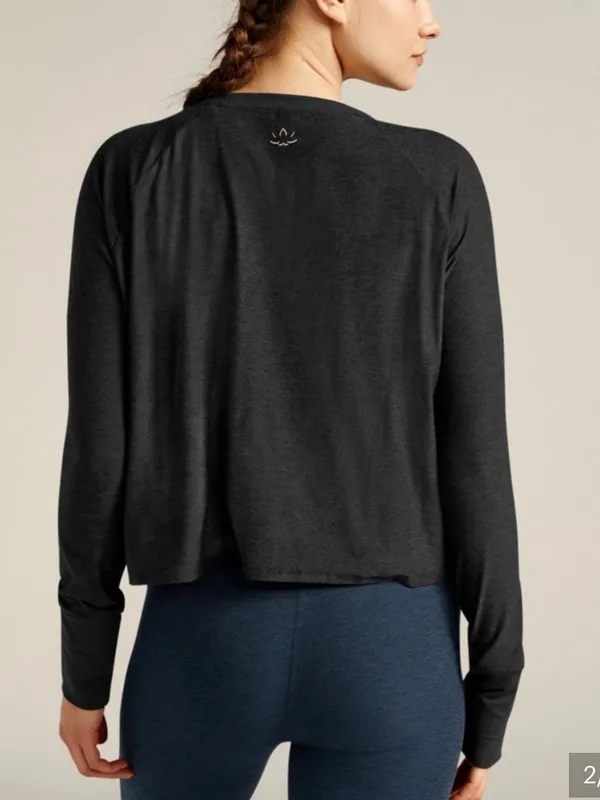 Beyond Yoga Women's
Featherweight Daydreamer Black Charcoal Pullover Medium - Image 2