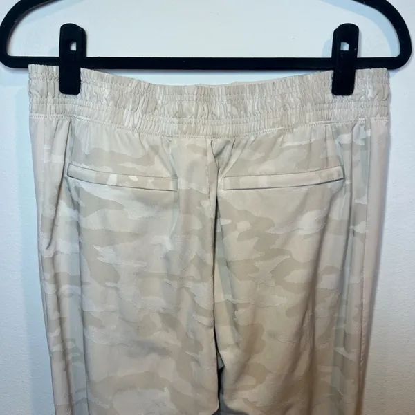 Athleta Brooklyn Jogger Pants Abalone Beige Camo Athletic Pockets Stretch Fall 8 - Image 14