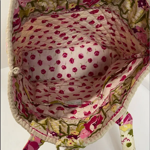 Vera Bradley Toggle Tote(make me blush print) - Image 11