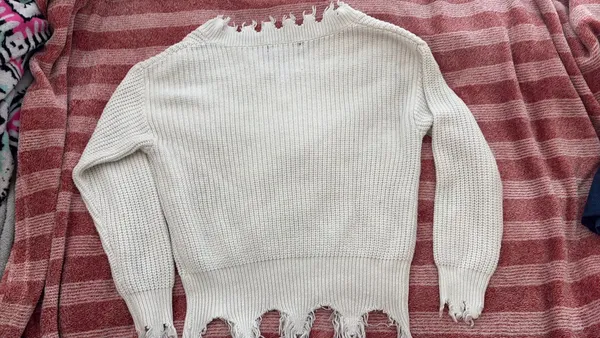 White sweater - Image 2