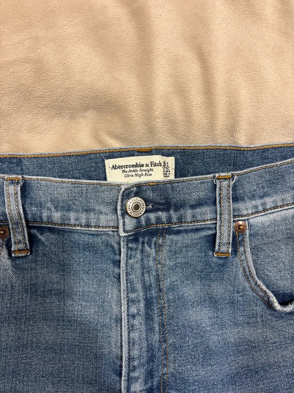 Abercrombie & Fitch Ultra High-Rise Straight Ankle Jeans - Image 4