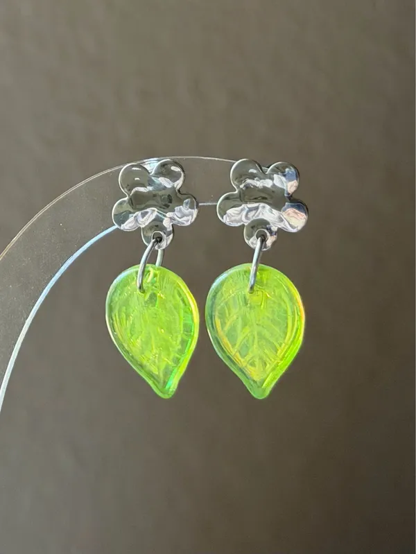 Handmade fairy forest vintage retro aesthetic style Czech glass big leaf dangle earrings🍃💚 - Image 6
