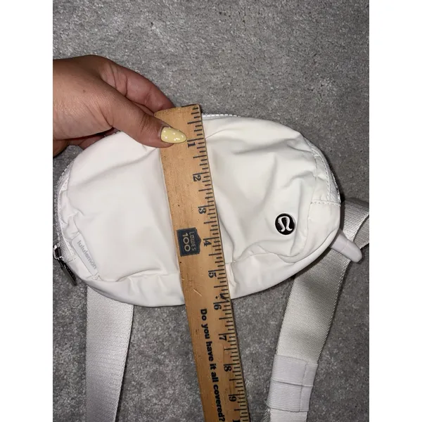 Lululemon Everywhere Belt Crossbody Bag 1L White - Image 7