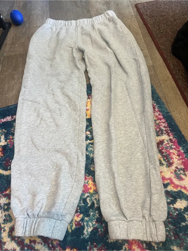 Brandy Melville John galt grey sweatpants - Image 6