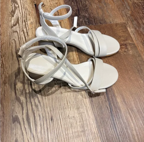 Women’s Beige Heels  - Image 3