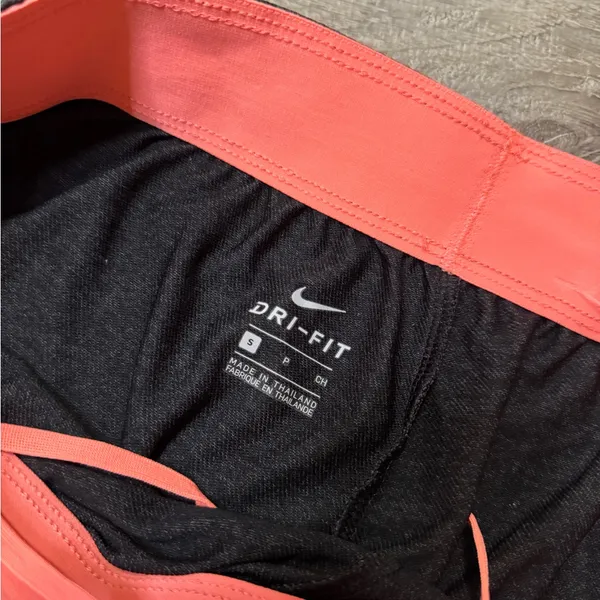•NIKE• SHORTS - Image 3