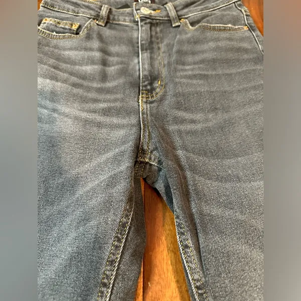 BDG Girlfriend Highrise Straight Leg Jeans - An Urban Outfitters Brand - Image 3