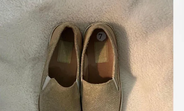 UGG Adley Perf Stardust Leather Sneaker Comfort Slip-On Shoe Gold Women US7 - Image 2