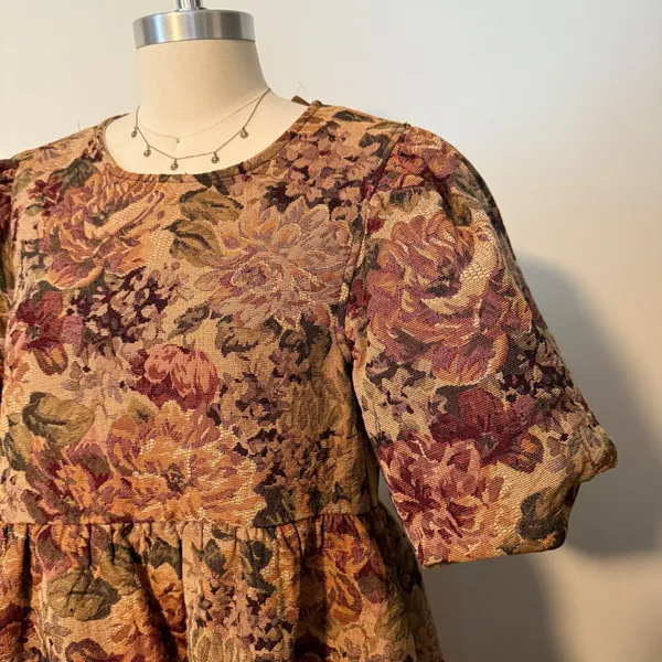 NWT Vestique Floral Puff Sleeve Jaquard Dress - Image 6