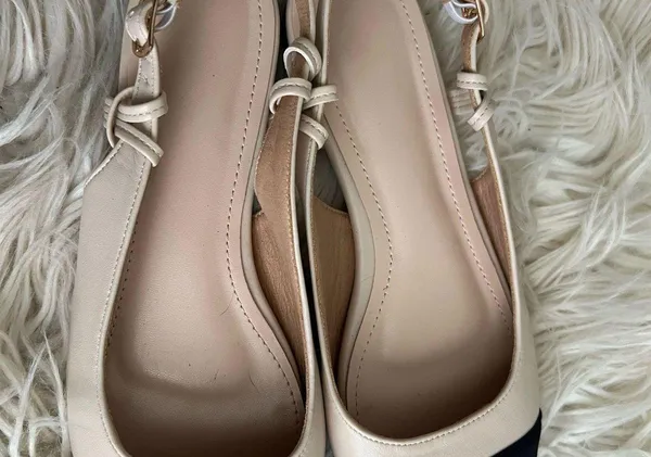 Elegant Black and Cream Women's Slingback Flats - Image 4
