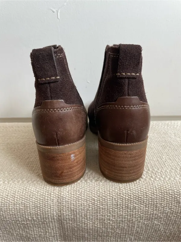 Clarks Suede Leather Chunky Heel Ankle Boots Size 6.5 Cowgirl Western - Image 3