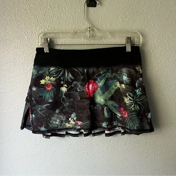 Lululemon Run: Pace Setter Skirt (Regular)
Curious Jungle Multi / Black - Image 4