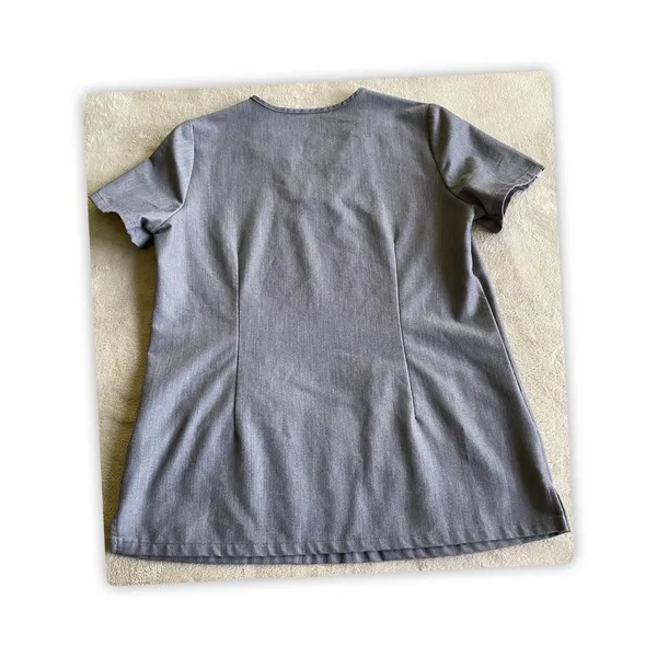 FIGS Gray Scrub Top Women's Small V-Neck Medical Uniform Healthcare Tee - Image 6