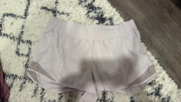 Lululemon Hotty Shorts 2.5" High-Rise - Image 2